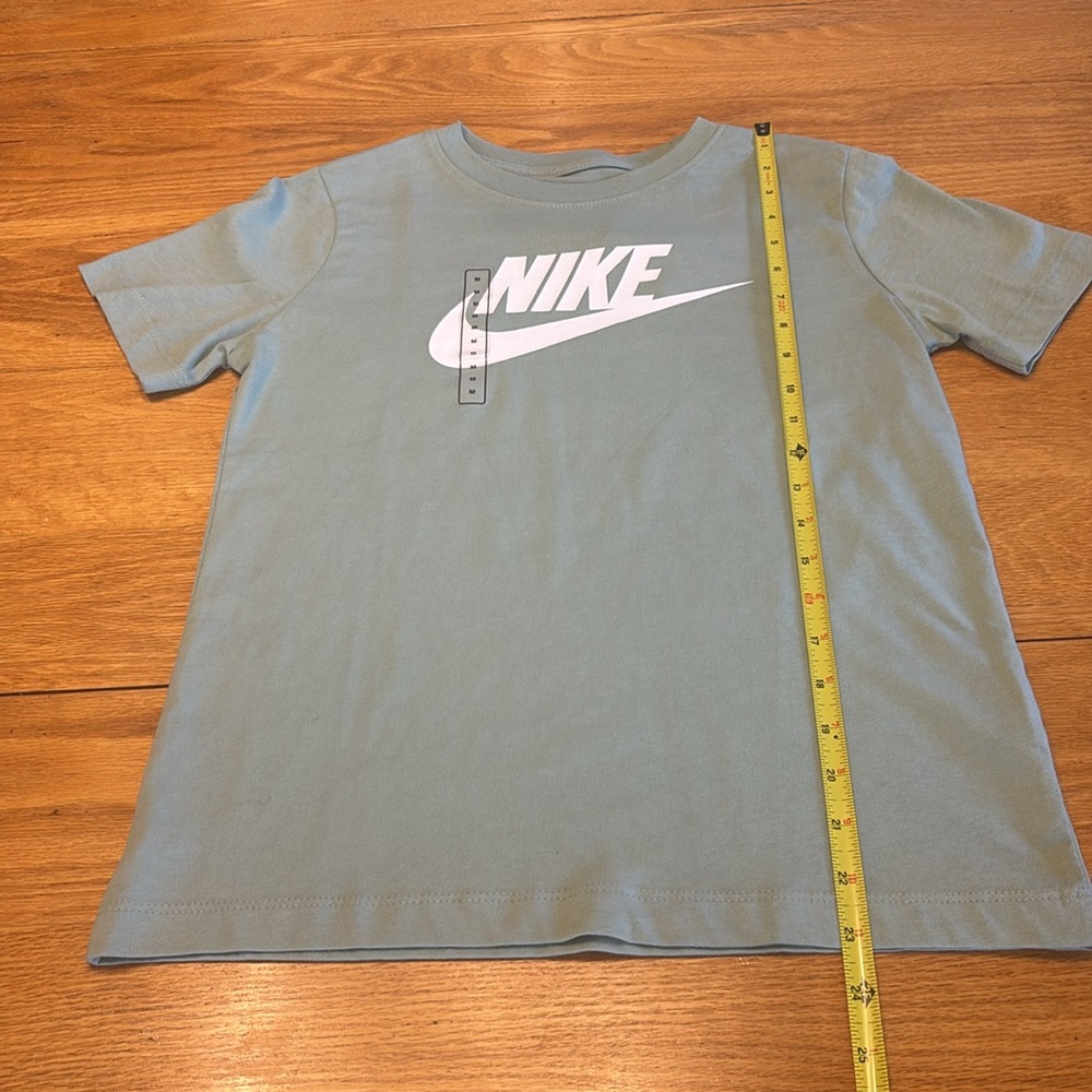Kids Nike Sage Green Tee and Shorts Set NWT - Picture 5 of 8